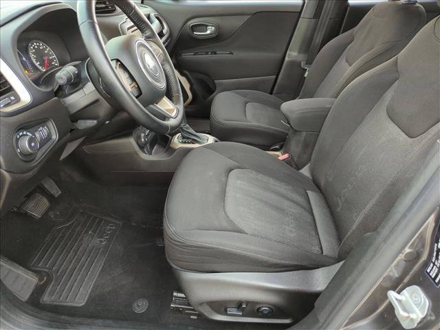 Used 2017 Jeep Renegade Latitude w/ Advanced Technology Group AWD/4WD image 15