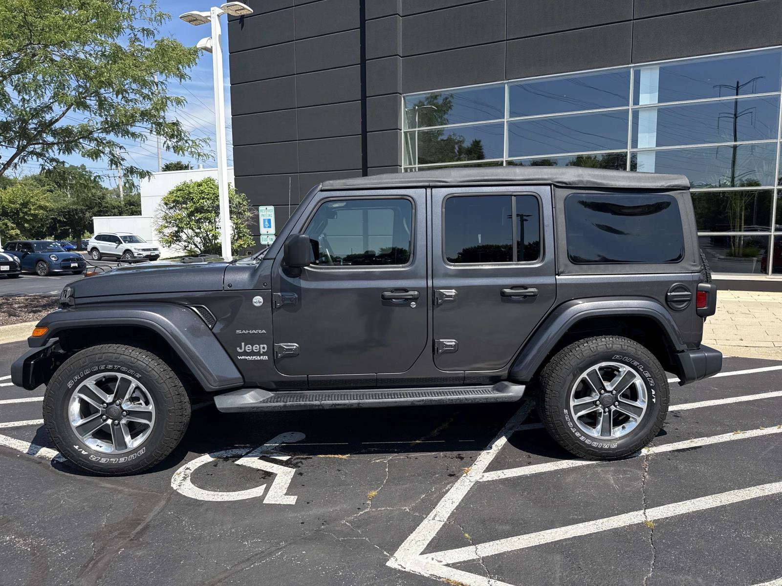 Used 2018 Jeep Wrangler Unlimited Sahara AWD/4WD image 2