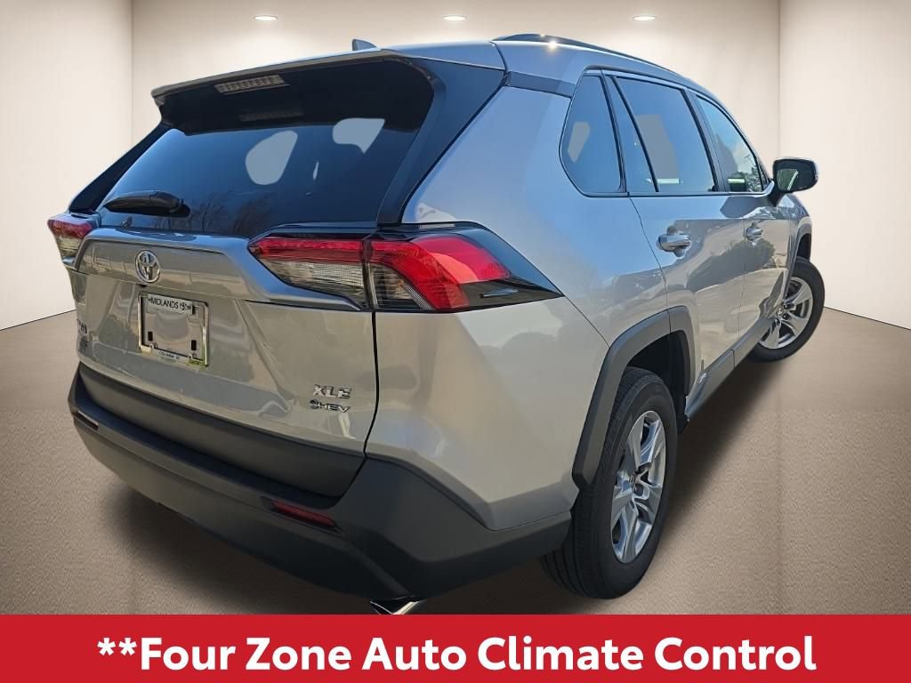 Used 2025 Toyota RAV4 XLE image 6