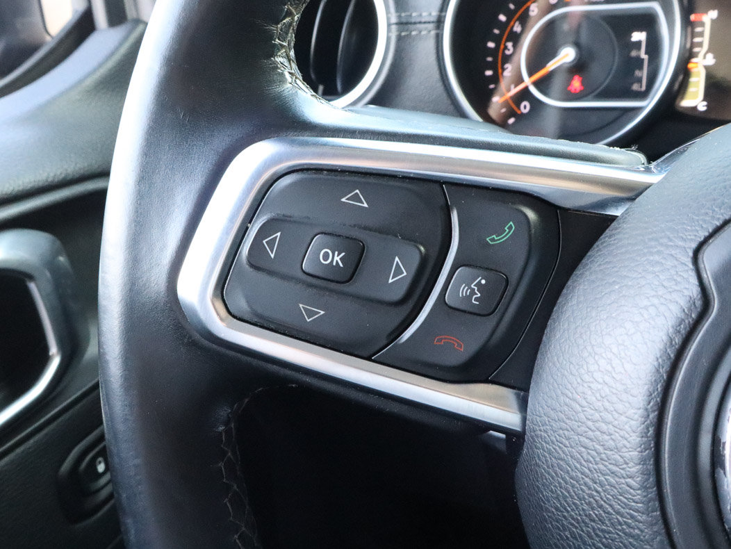 Used 2018 Jeep Wrangler Unlimited Sahara w/ Safety Group AWD/4WD image 26