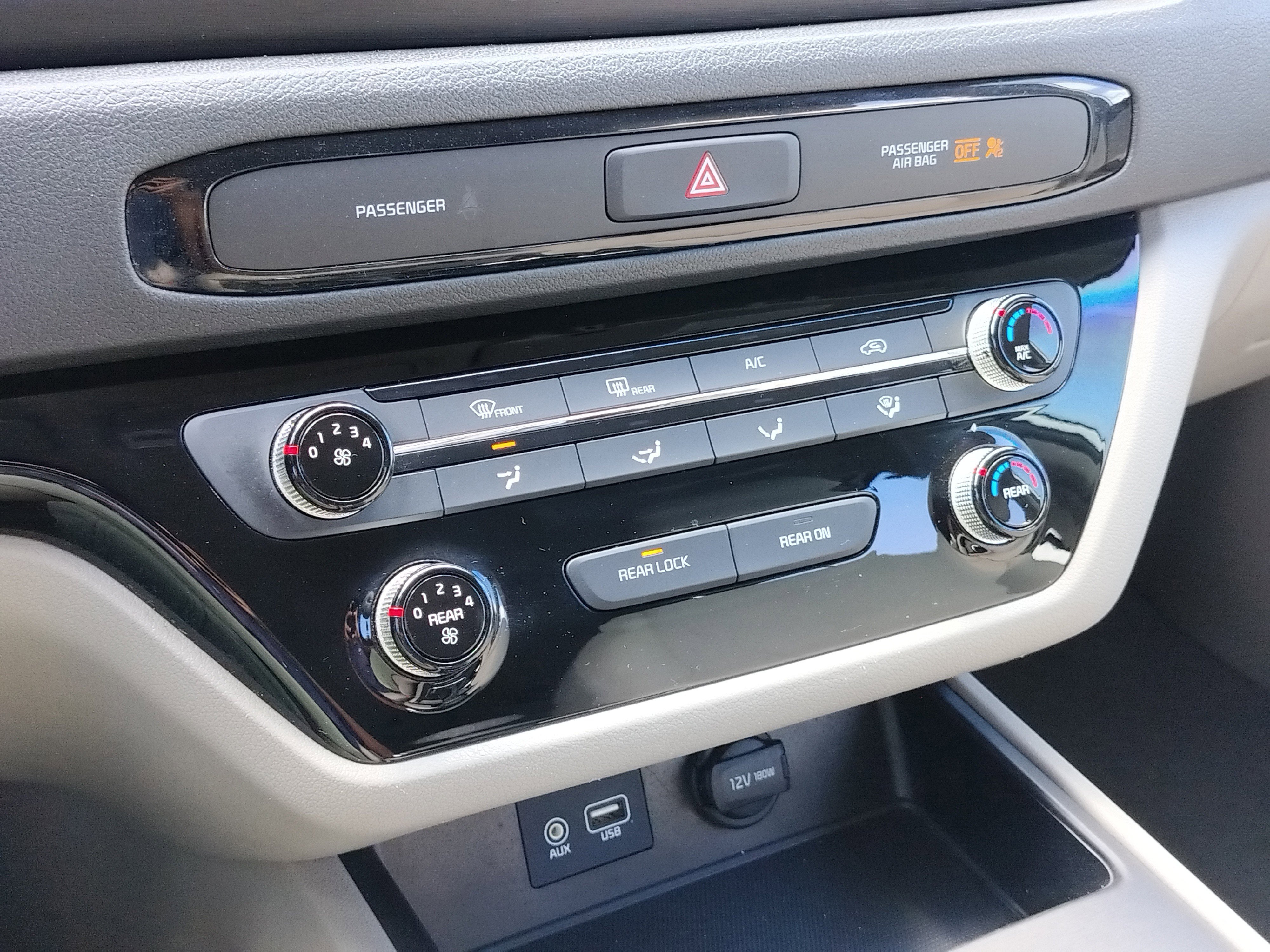 Used 2020 Kia Sedona L image 27