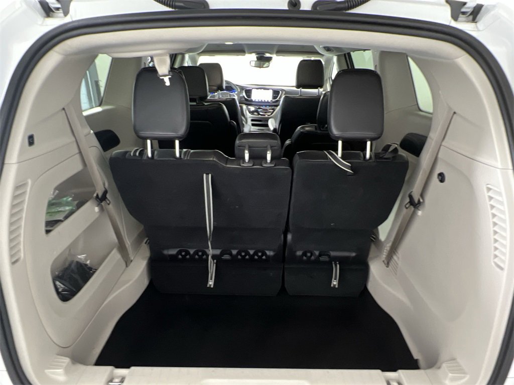 Used 2024 Chrysler Pacifica Touring-L image 20