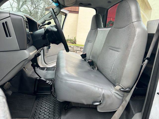 Used 2004 Ford F350 XL image 29