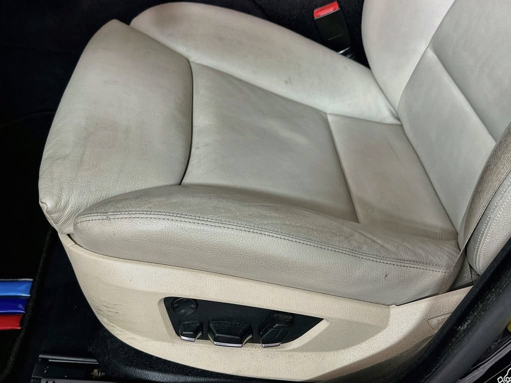 Used 2011 BMW 550i xDrive Sedan AWD/4WD image 9