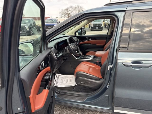 Used 2022 Kia Carnival SX Prestige FWD image 9