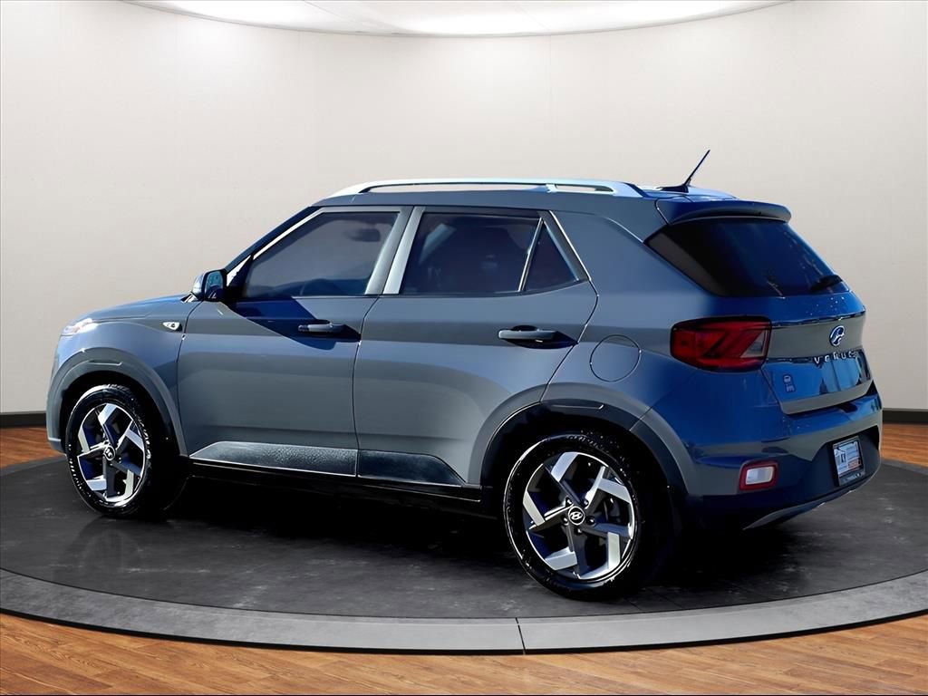 Used 2023 Hyundai Venue SEL image 3