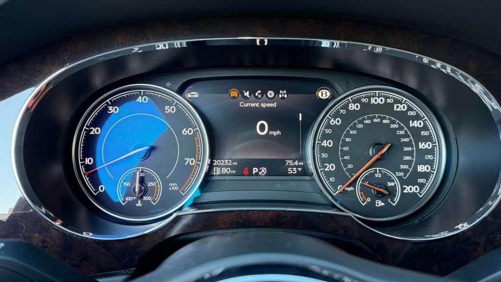 Used 2018 Bentley Bentayga image 18