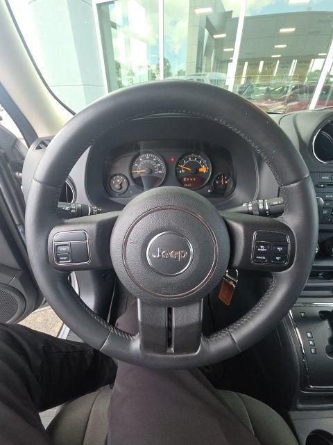 Used 2015 Jeep Patriot Latitude AWD/4WD image 12