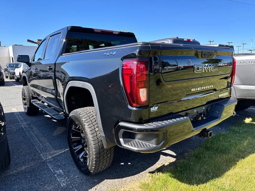 Used 2022 GMC Sierra 1500 Elevation w/ LPO, Elevation Black Package AWD/4WD image 3