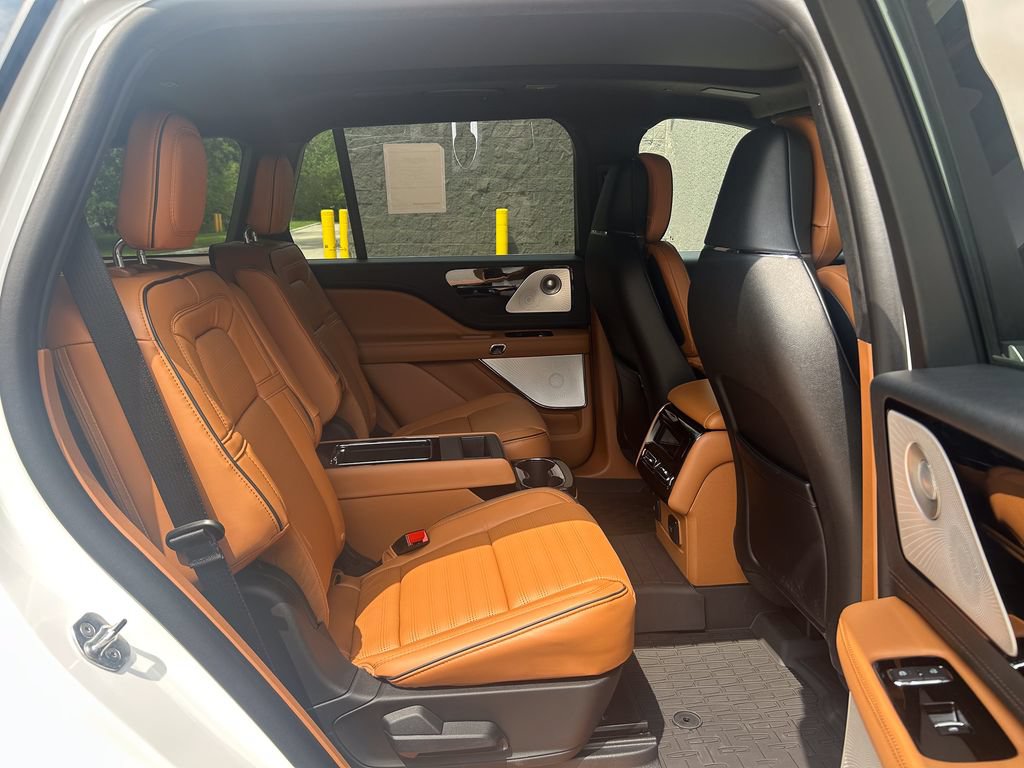 New 2026 Lincoln Aviator Black Label w/ Dynamic Handling Package AWD/4WD image 23