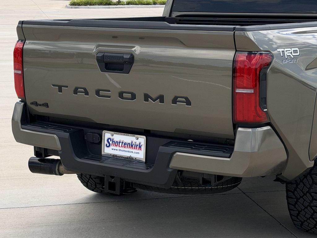 Used 2025 Toyota Tacoma TRD Sport AWD/4WD image 6