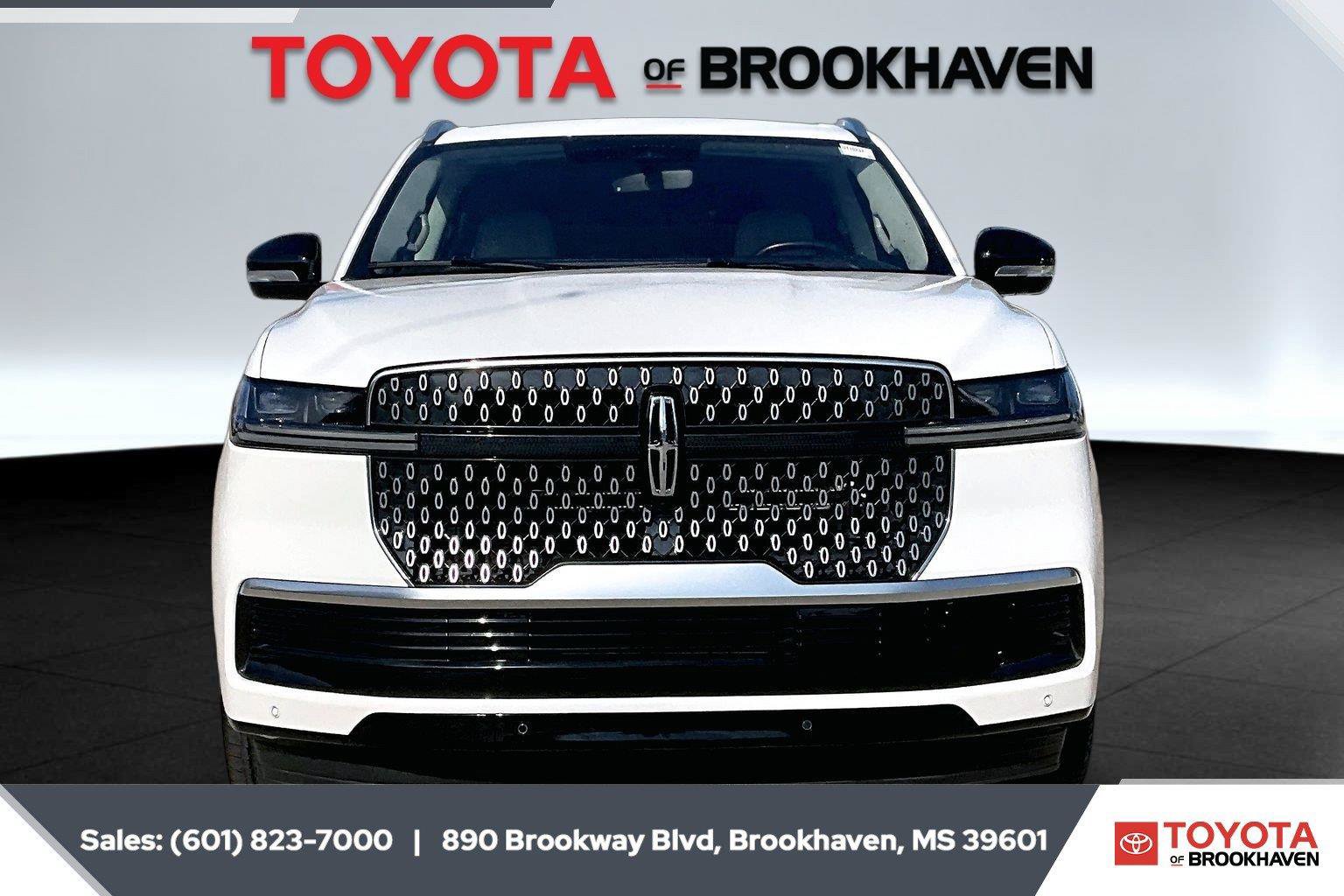 Used 2025 Lincoln Navigator L Reserve AWD/4WD image 3