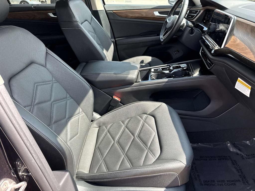 Used 2025 Volkswagen Atlas SE FWD image 11