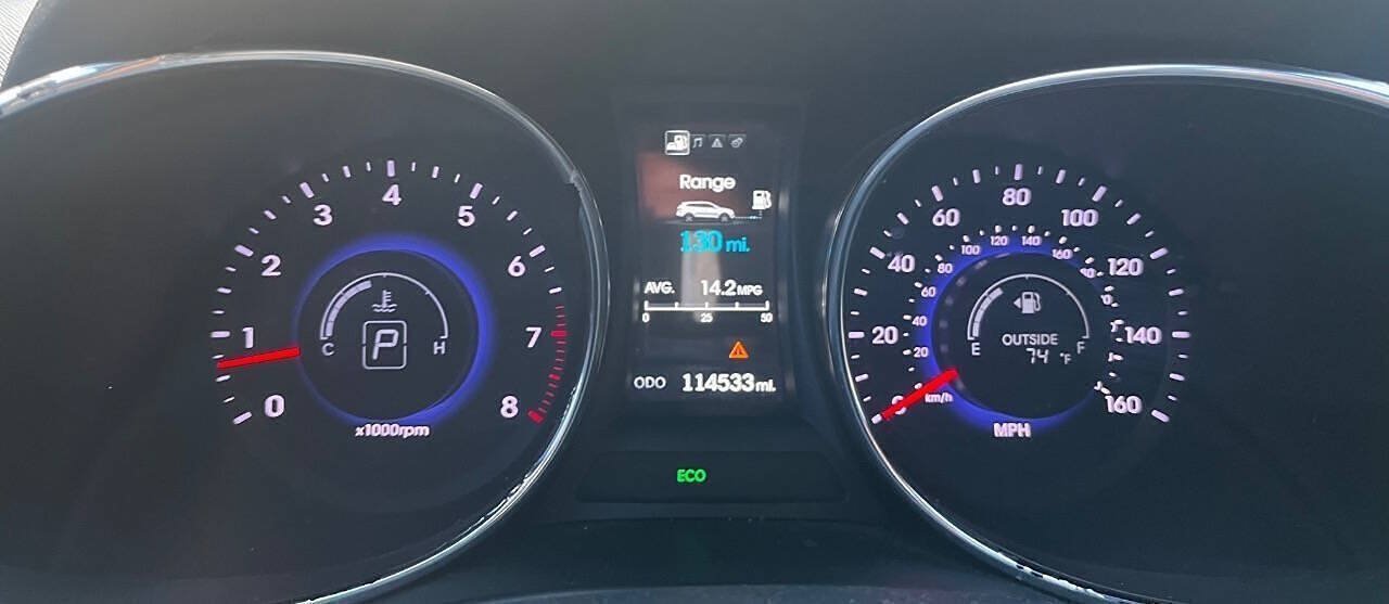Used 2016 Hyundai Santa Fe SE w/ Option Group 02 FWD image 16