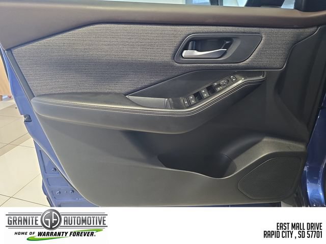 Used 2023 Nissan Rogue SV AWD/4WD image 10
