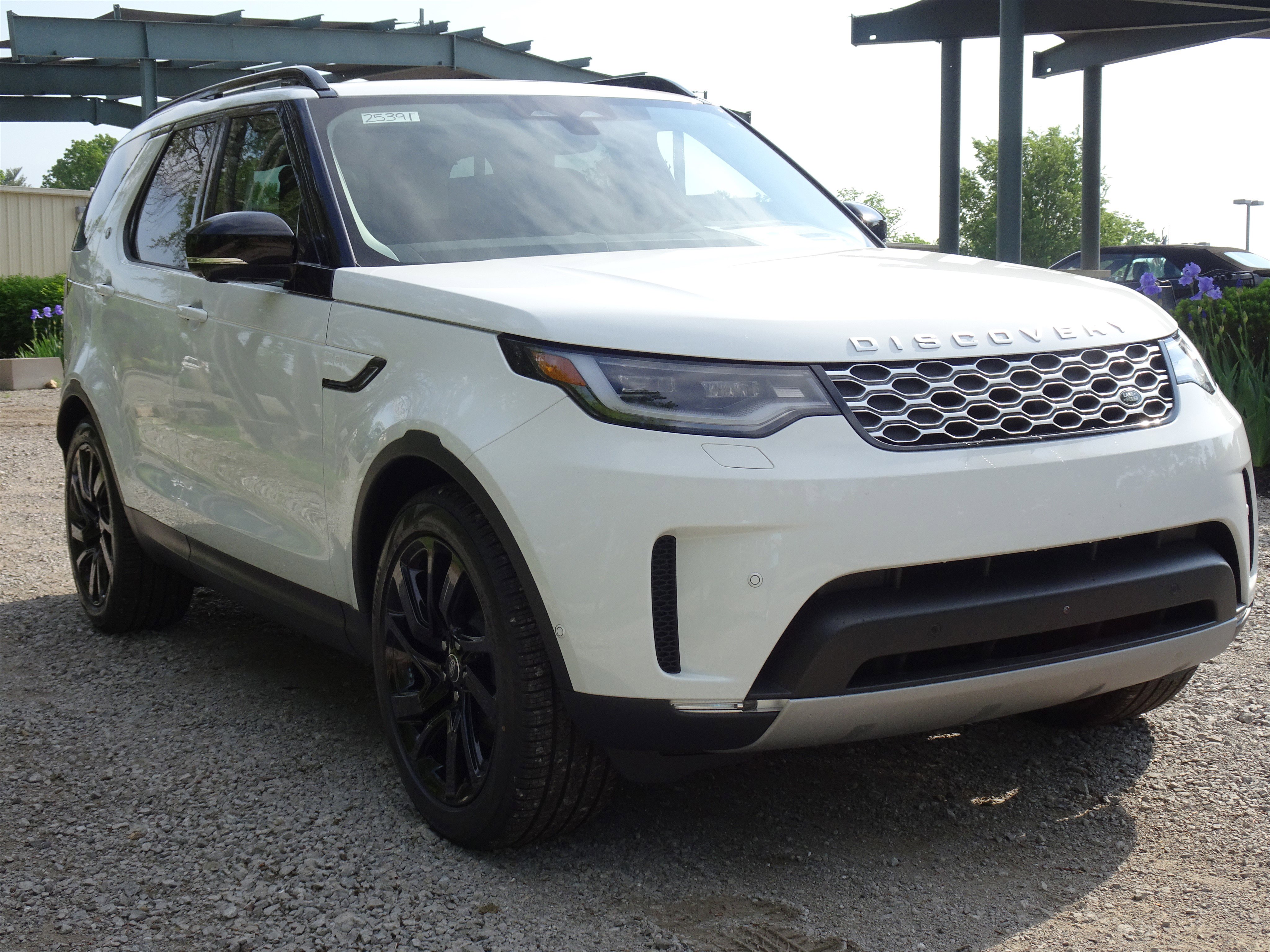 New 2025 Land Rover Discovery S image 13
