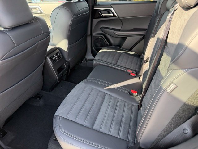 New 2026 Mitsubishi Outlander SE FWD image 17