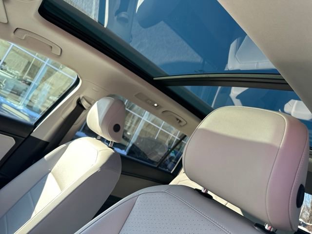 Certified 2021 Volkswagen Tiguan SEL w/ 3rd Row Seat Package image 31