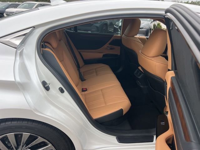 Used 2025 Lexus ES 300h Ultra Luxury image 38