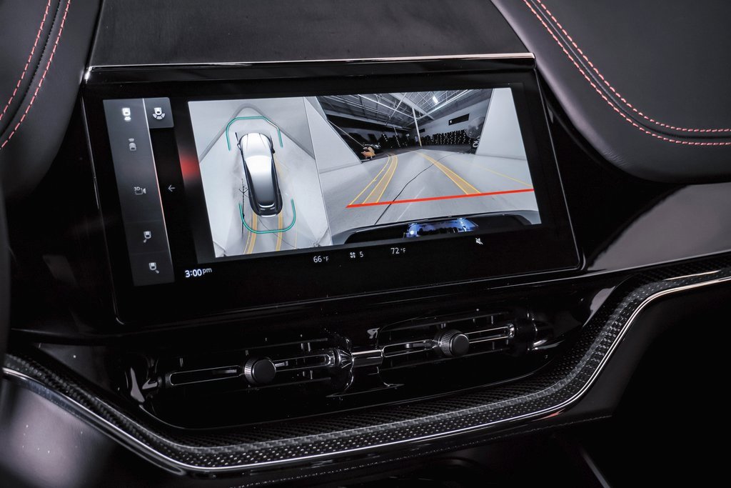 Used 2025 Aston Martin DBX 707 image 26