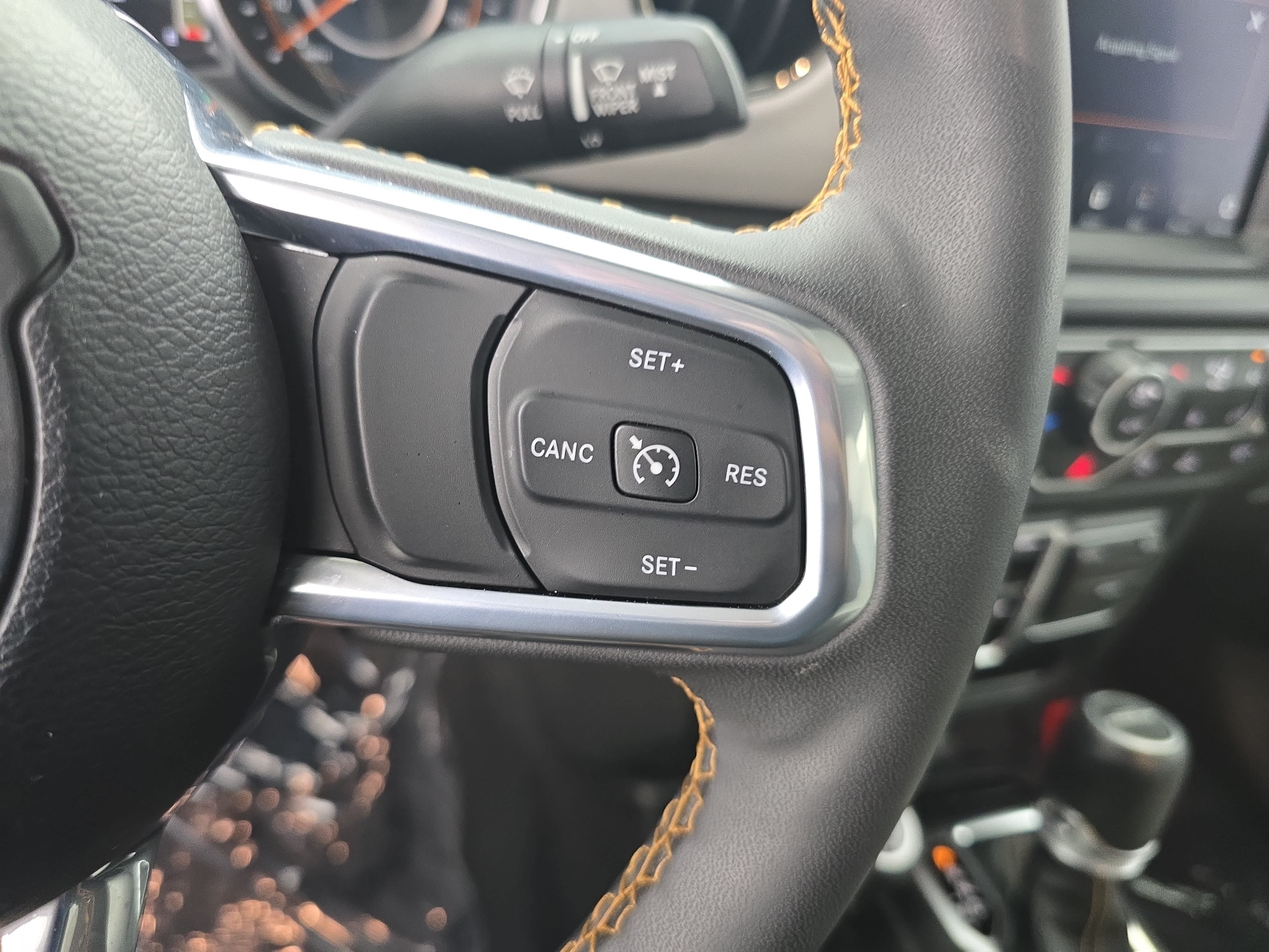Used 2023 Jeep Gladiator Overland AWD/4WD image 17