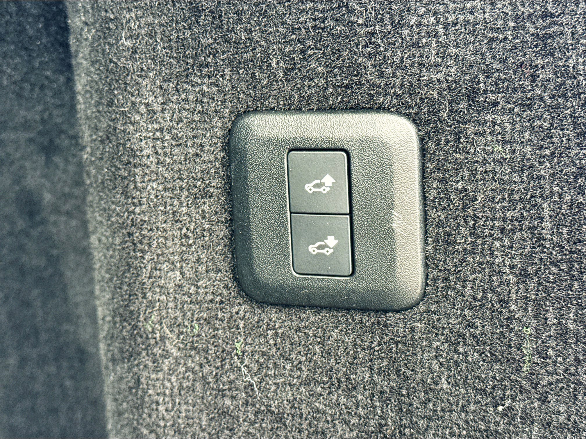 Used 2020 Land Rover Range Rover Sport HSE image 12