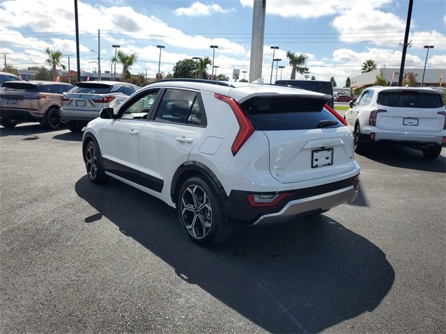 Used 2024 Kia Niro SX Touring image 4
