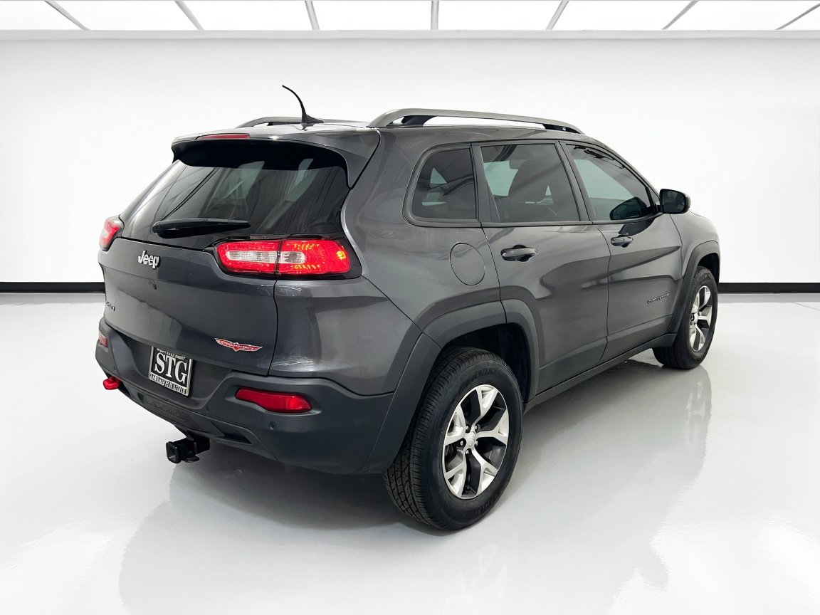 Used 2018 Jeep Cherokee Trailhawk AWD/4WD image 4