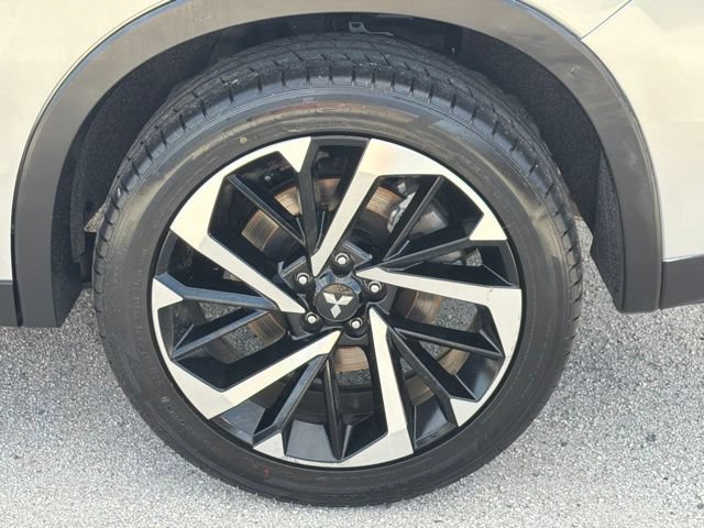 Used 2025 Mitsubishi Outlander ES FWD image 14