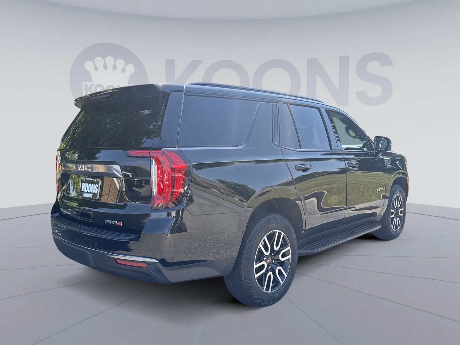 Used 2024 GMC Yukon AT4 w/ Technology Package AWD/4WD image 7