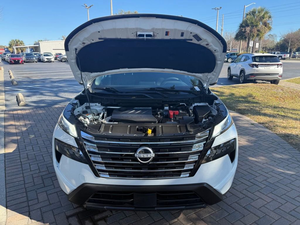 Used 2024 Nissan Rogue SV image 16