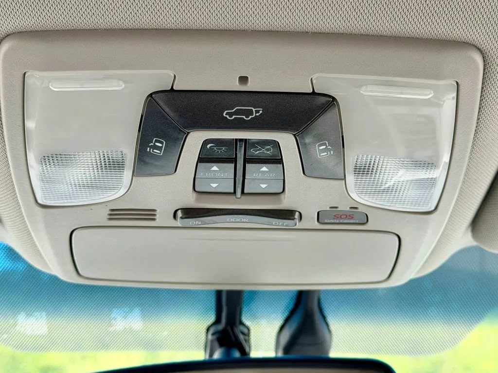 Used 2015 Toyota Sienna Limited Premium FWD image 31