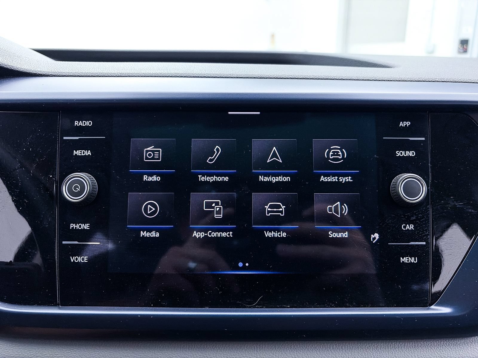 Used 2023 Volkswagen Taos SE w/ Panoramic Sunroof Package FWD image 8