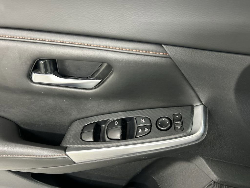 Used 2023 Nissan Sentra SR w/ SR Premium Package FWD image 11