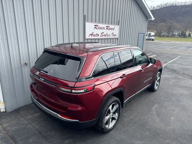 Used 2023 Jeep Grand Cherokee 4WD 4xe image 7