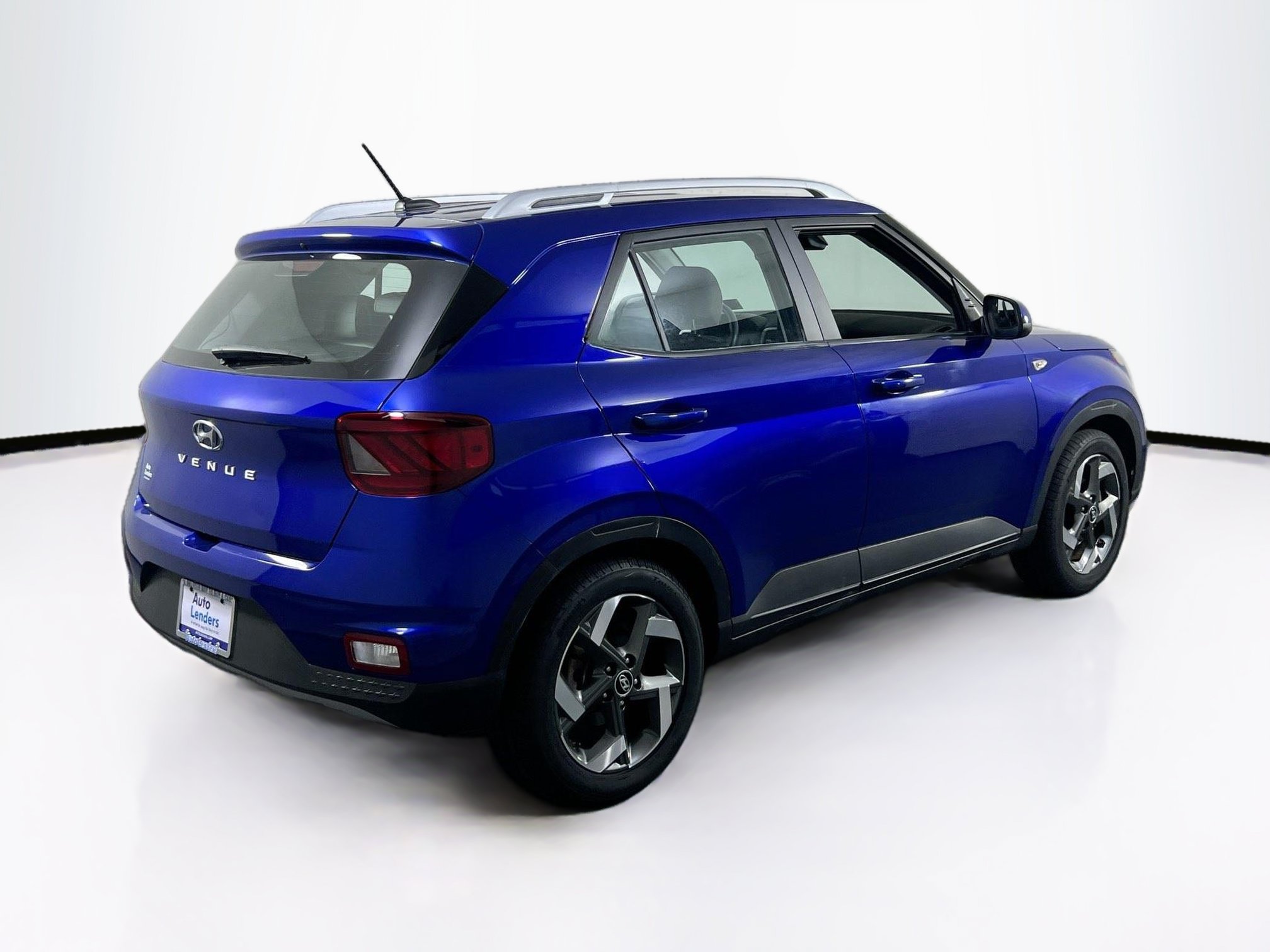 Used 2023 Hyundai Venue Limited w/ Cargo Package FWD image 5