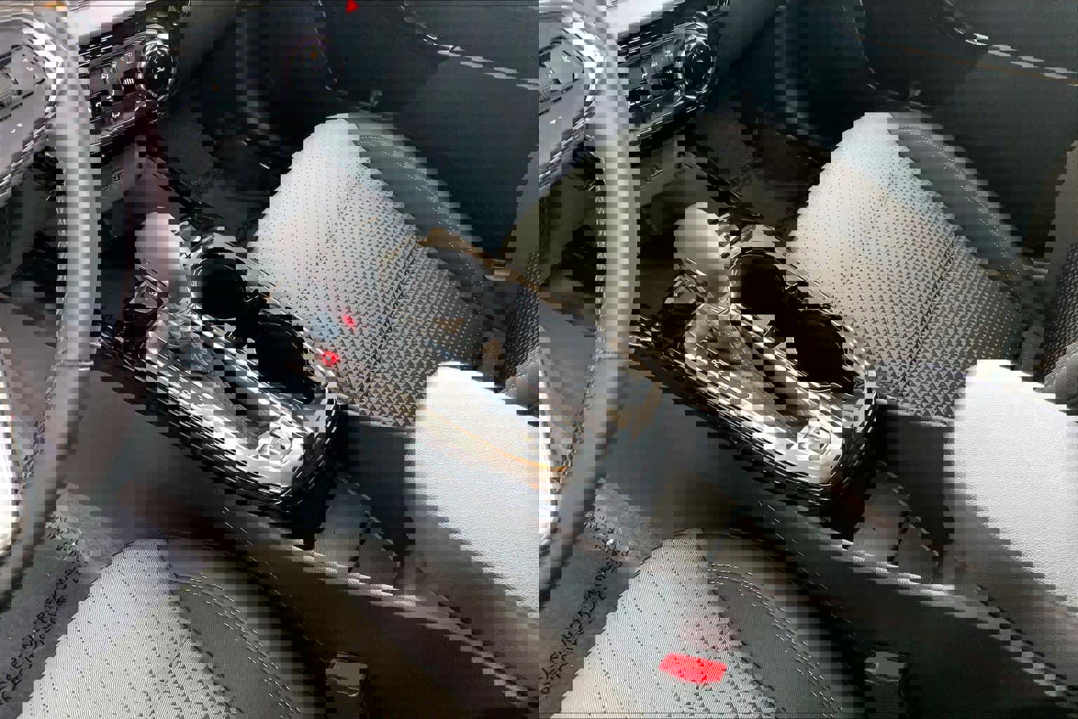 Used 2025 Chevrolet Trax LT w/ LT Convenience Package image 17