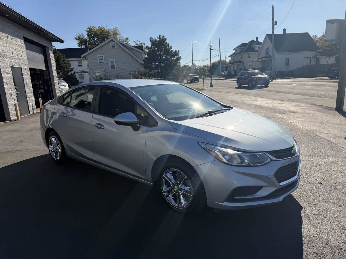 Used 2017 Chevrolet Cruze LS FWD image 6