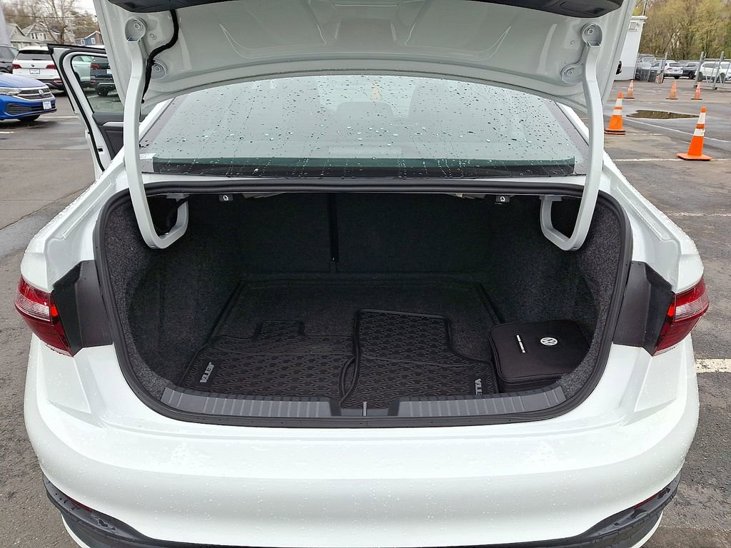 Certified 2025 Volkswagen Jetta Sport image 28