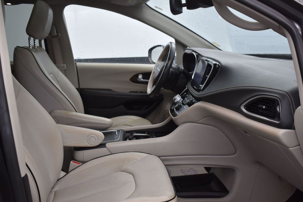Used 2021 Chrysler Pacifica Limited w/ Premium & Safety Sphere Group AWD/4WD image 8