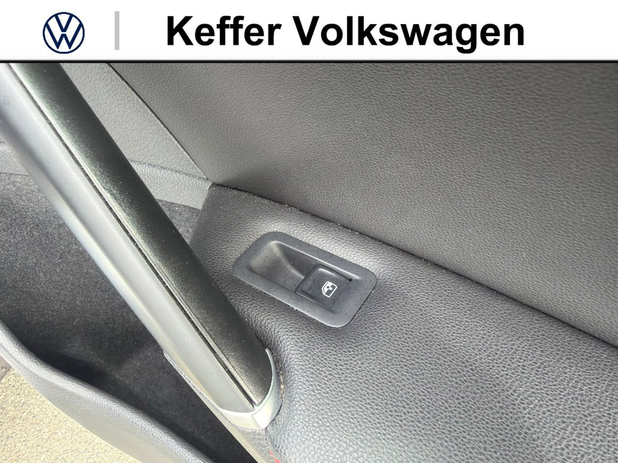 Used 2020 Volkswagen GTI SE FWD image 35