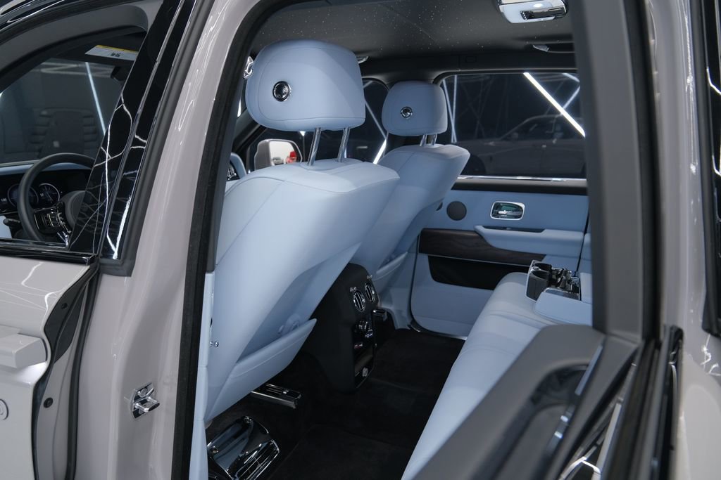 Used 2025 Rolls-Royce Cullinan AWD/4WD image 45