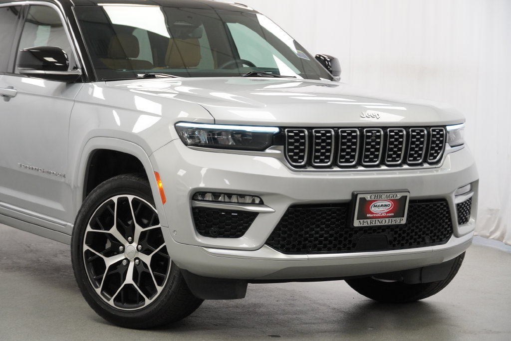 Used 2025 Jeep Grand Cherokee Summit AWD/4WD image 6
