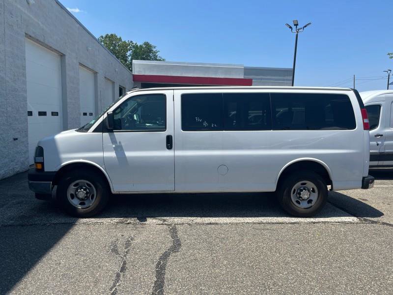 Used 2018 Chevrolet Express 2500 LT w/ LT Preferred Equipment Group image 3