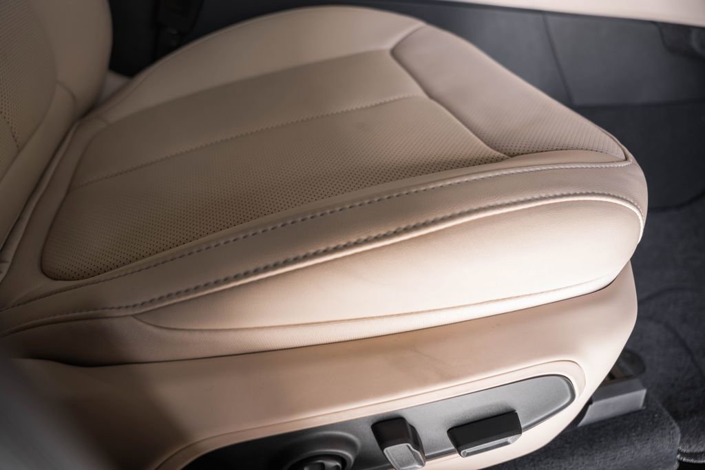 New 2025 Jeep Grand Cherokee L Limited w/ Luxury Tech Group II image 34