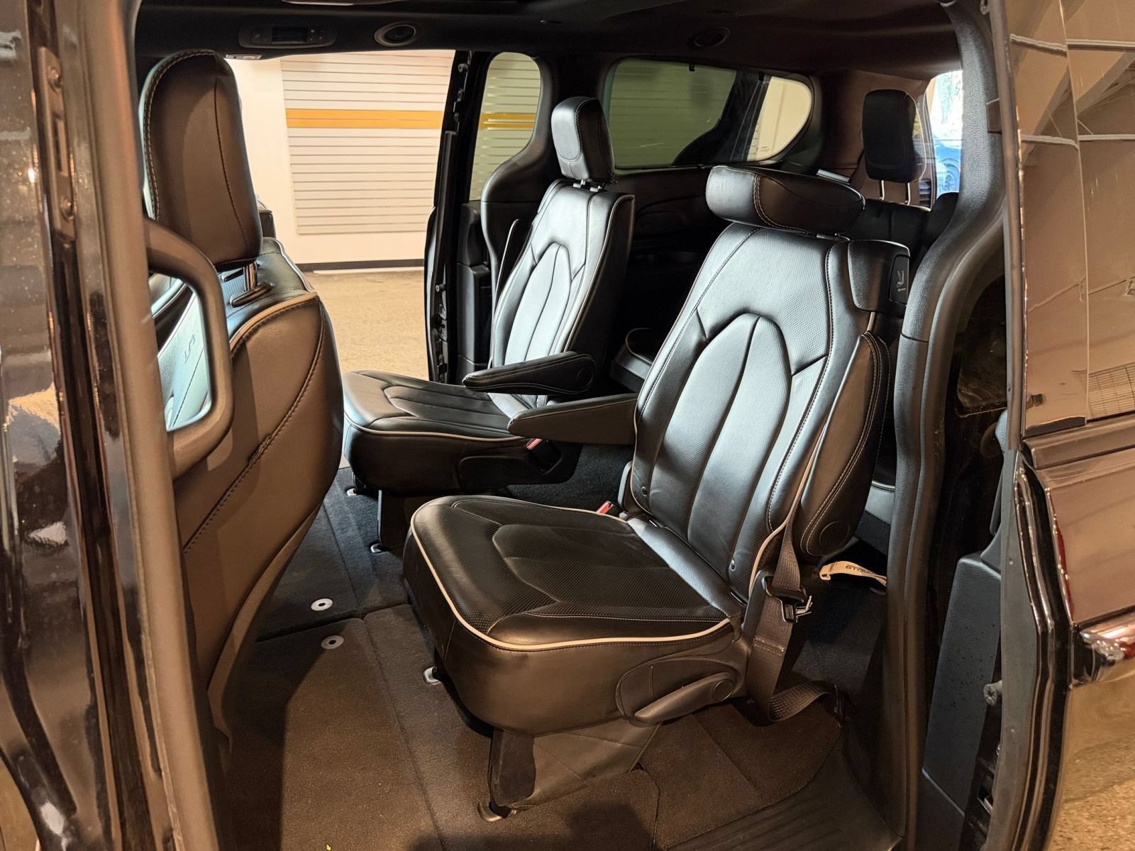 Used 2025 Chrysler Pacifica Limited FWD image 38