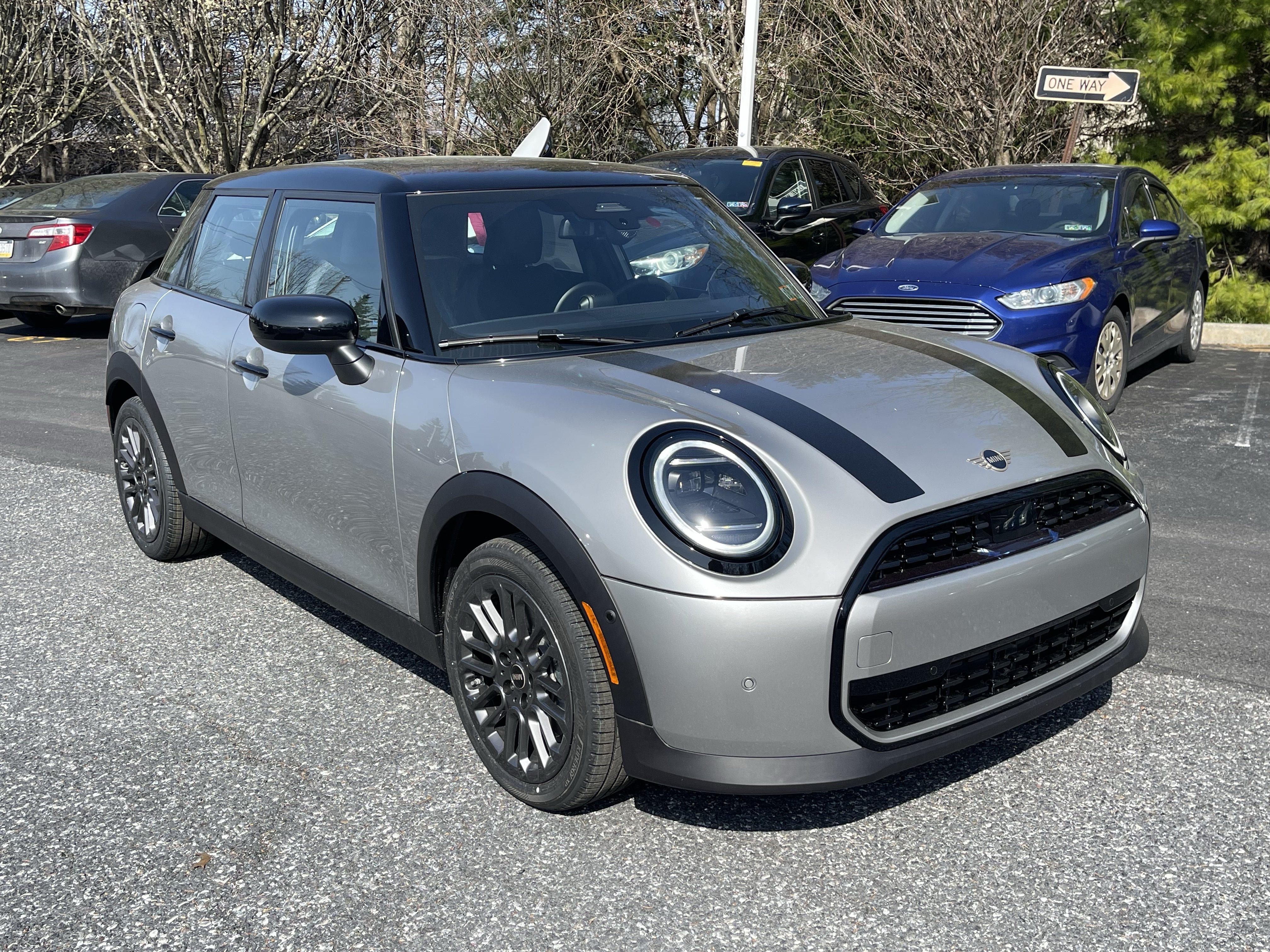 New 2026 MINI Cooper 4-Door Hardtop FWD image 3