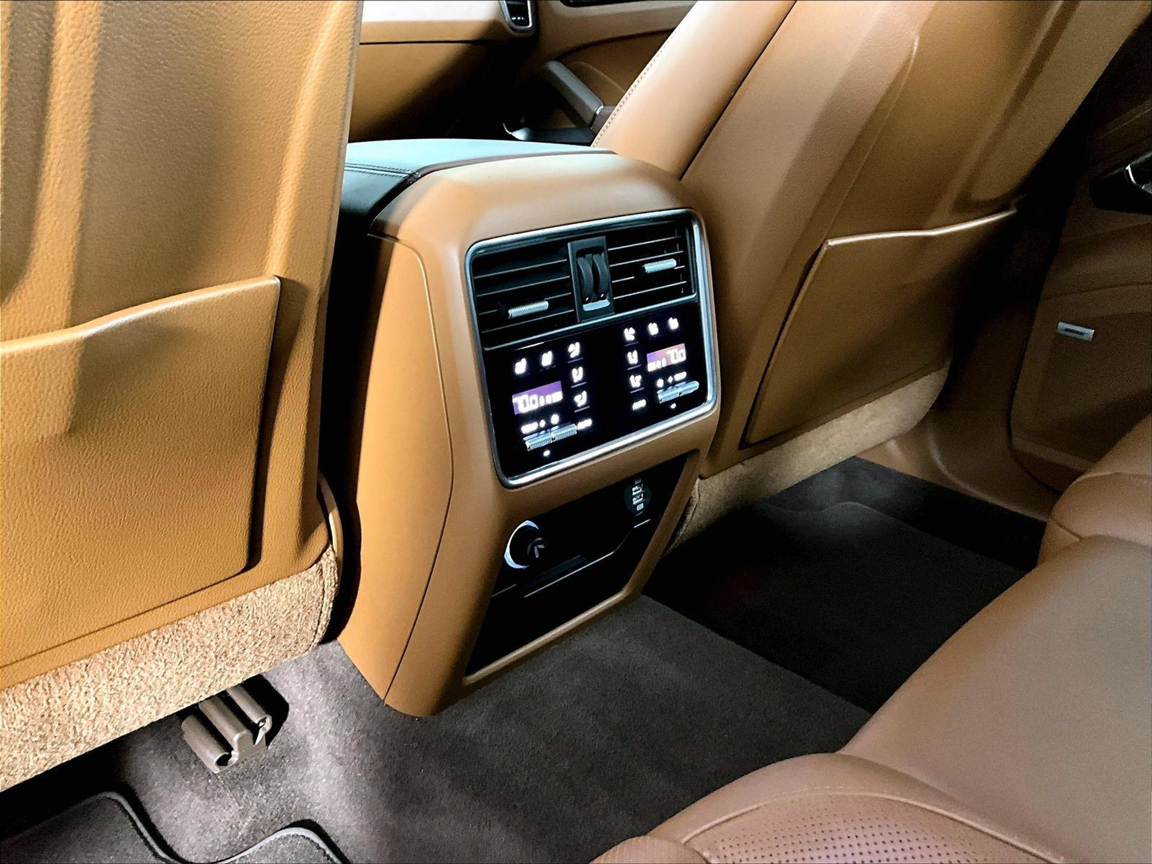 Certified 2019 Porsche Cayenne Turbo AWD/4WD image 21