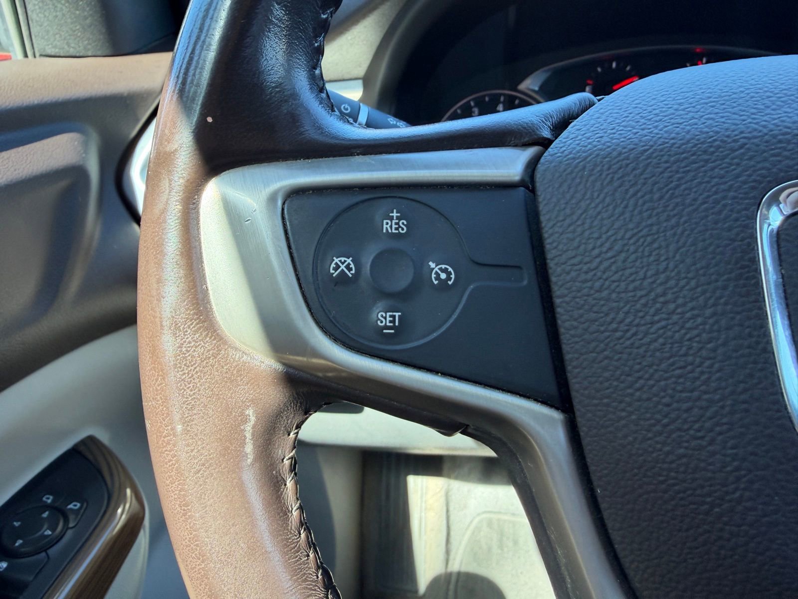 Used 2020 GMC Acadia SLE w/ Driver Convenience Package image 14