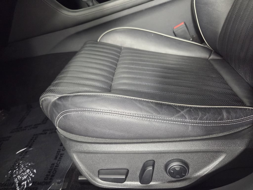 Used 2022 Genesis G70 3.3T RWD image 11